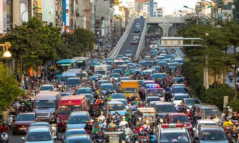 Vì sao thông xe đường vành đai 2, Ngã Tư Sở vẫn ùn tắc kéo dài?