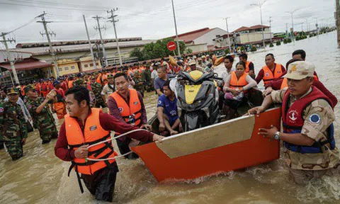 Lũ lụt ở Campuchia và nguy cơ từ việc lấp hồ lấy đất