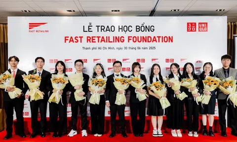 Fast Retailing trao học bổng toàn phần cho 12 học sinh Việt Nam xuất sắc năm 2025