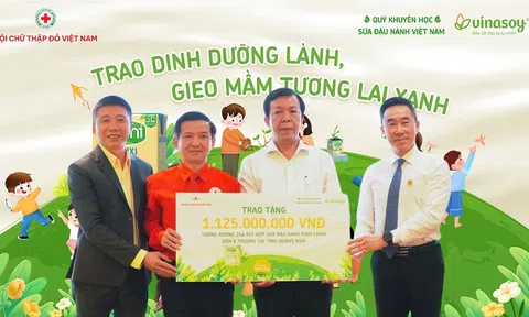 “Sữa đậu nành học đường” bước sang năm thứ 10: Trao gần 1 triệu hộp sữa Fami Canxi cho học sinh vùng sâu vùng xa
