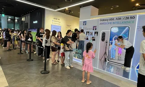 HIEUTHUHAI hẹn gặp người hâm mộ tại sự kiện Meet & Greet cùng Galaxy A56 5G Hồng mới