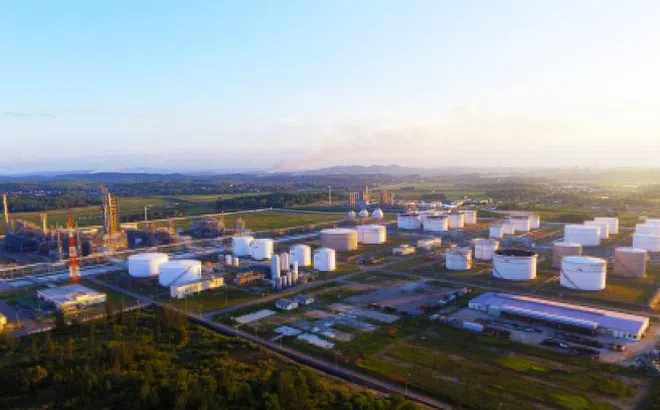 Chủ nhà máy lọc dầu 3 tỷ USD của VN mất tư cách công ty đại chúng