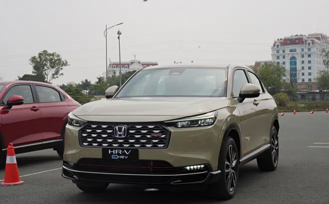 Honda tăng giá xe máy, giảm giá ôtô