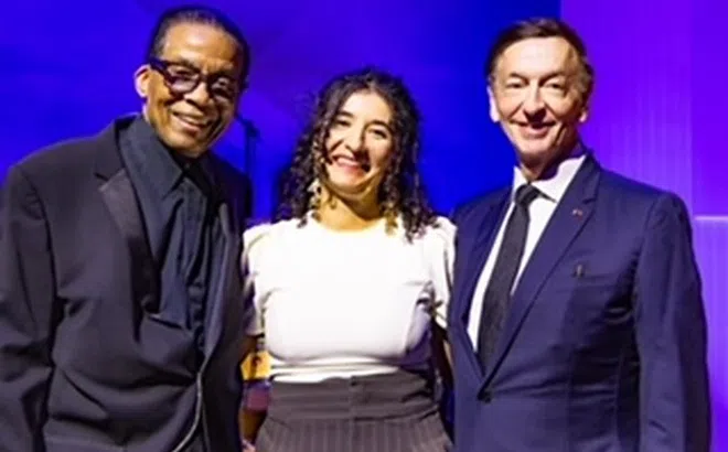Malou Oheix đến từ Pháp Giành Giải Nhất Cuộc Thi Giọng Hát Jazz Quốc Tế Herbie Hancock Institute năm 2026 tại Fondation Louis Vuitton