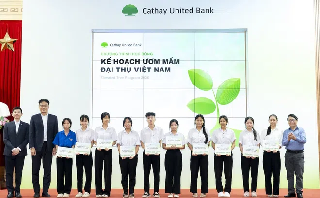 CUBHCM đánh dấu 18 năm đồng hành cùng học sinh Việt Nam qua chương trình “Kế hoạch Ươm mầm đại thụ”