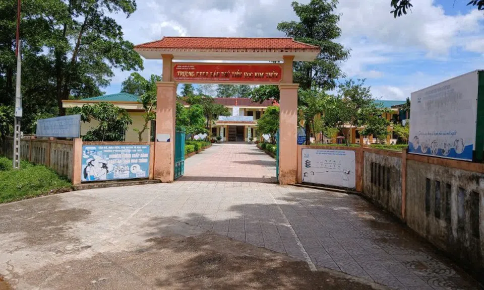 Vụ 40 học sinh ngộ độc phải nhập viện cấp cứu: Cách chức hiệu trưởng và hiệu phó