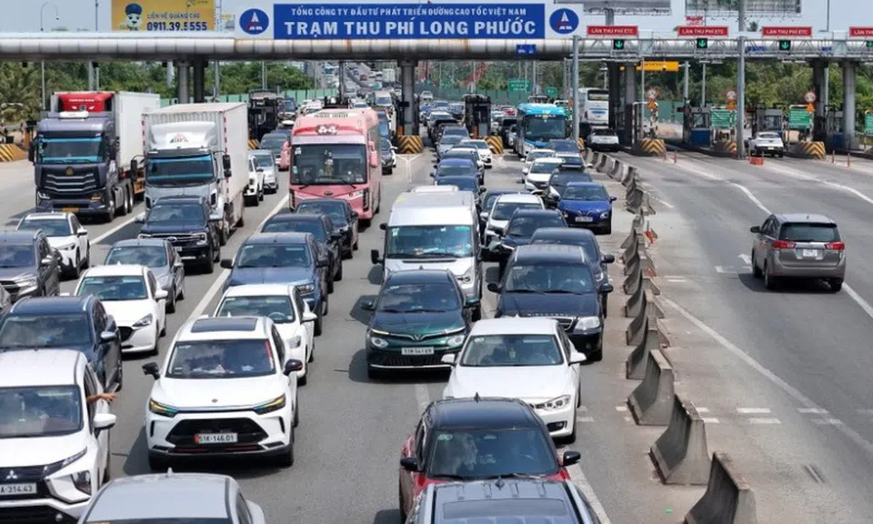 Cao tốc hướng về TP.HCM quá tải ngày cuối kỳ nghỉ Tết