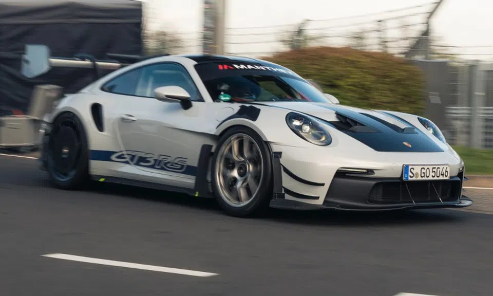 Porsche 911 GT3 RS Manthey lập kỷ lục tốc độ tại Nurburgring